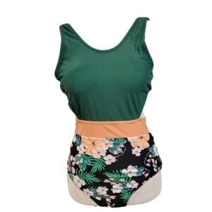 Cupshe one Piece Cutout Back Bathing Suit size M